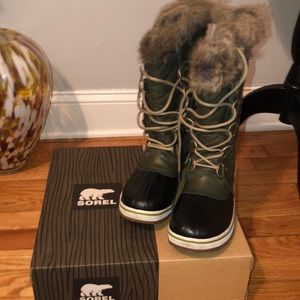 Sorel Torfino II waterproof snow boots.
